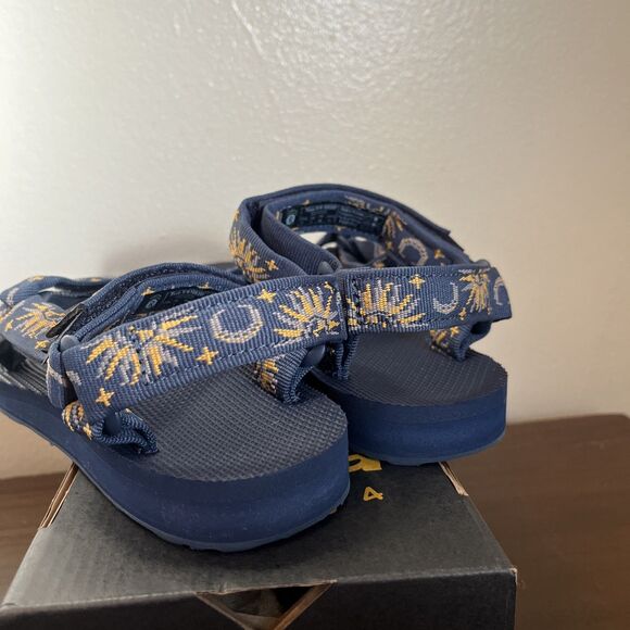 TEVA Women’s Original Universal Sandal, Navy Sun & Moon Celestial- 7 NEW IN BOX - Picture 4 of 6